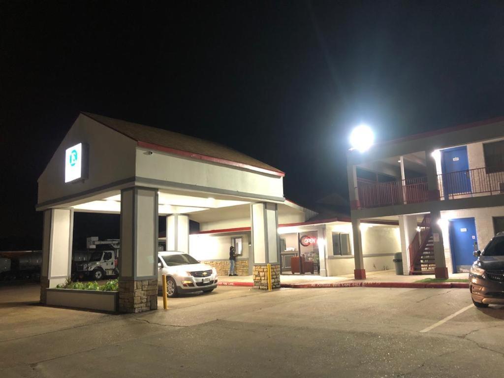 Executive Inn & Suites Beaumont Buitenkant foto