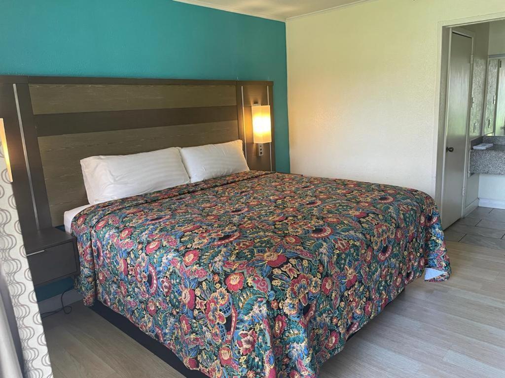 Executive Inn & Suites Beaumont Buitenkant foto