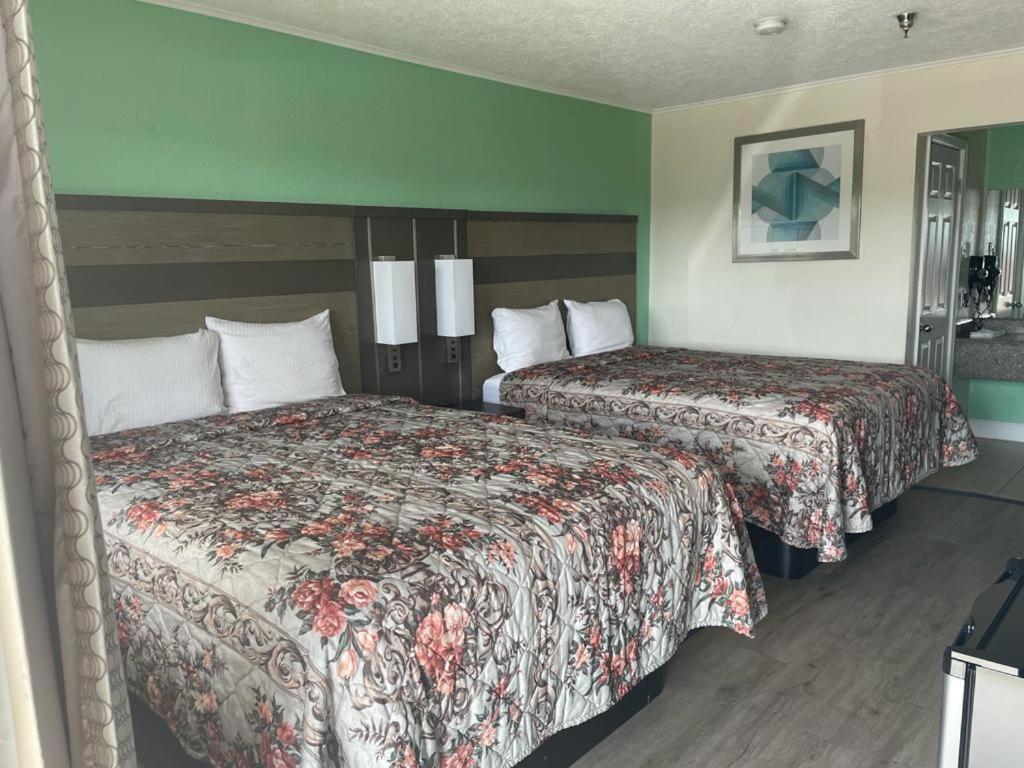Executive Inn & Suites Beaumont Buitenkant foto